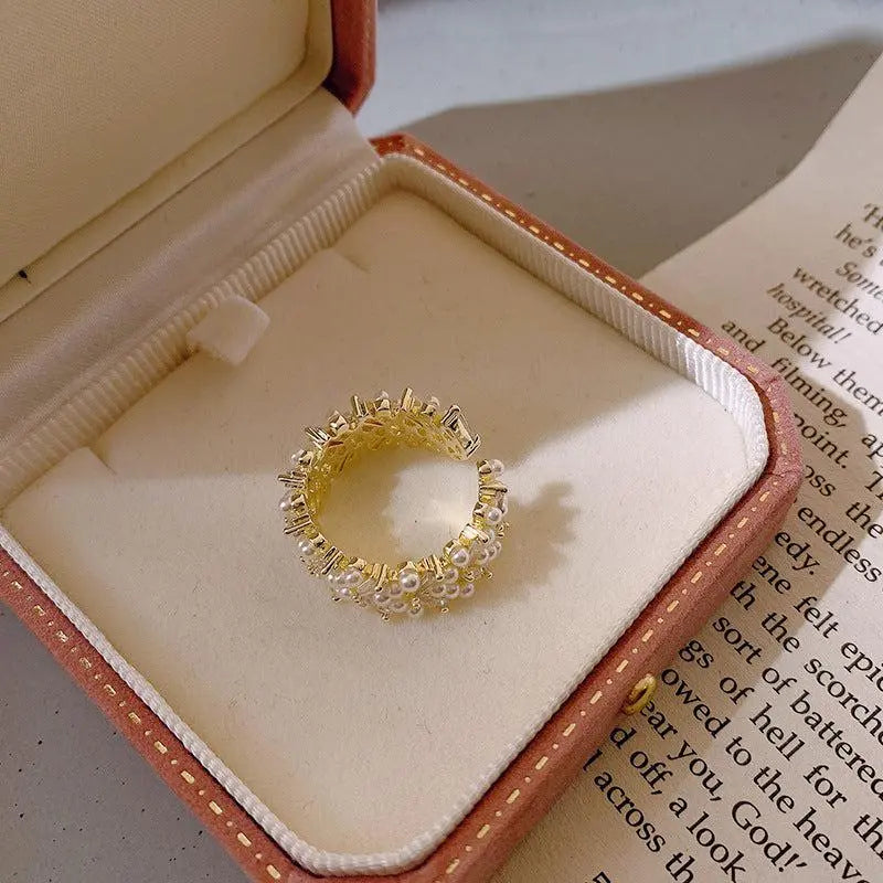 Luxurious Pearl Ring in Gold Claire