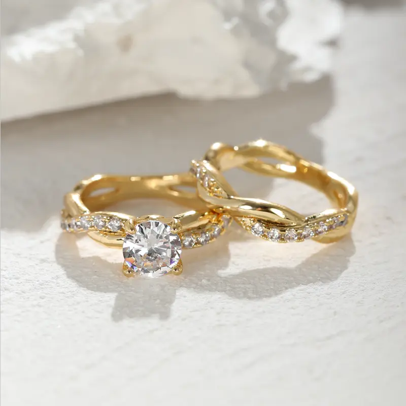 Set with sparkling rings